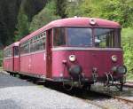 798 731-6 und 998 744-2 der EFR stehen am 15. Mai 2011 auf Gleis 2 im Bahnhof Nordhalben.