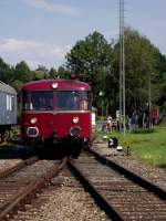 Uerdinger Schienenbus fährt am 15.08.12 in Waldkirchen ein 