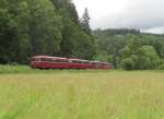 998 744-2 + 798 731-6 + 796 724-3 + 996 740-7 sind am 03. Juli 2013 bei Drrenwaid in Richtung Steinwiesen unterwegs.