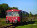 Es fhrt ein,der Ausflugszug der Zellertalbahn.Hier in den Bahnhof Monsheim am 8.10.06.