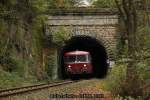 Schienenbus VT98 796 796 & 998 784 der Ruhrtalbahn fuhr am 1.11.2013 aus dem Welper Tunnel heraus.