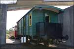 Packwagen Pwi 123, Bj.1910 der Hümmlinger Kreisbahn dient hier am VT98 zur Fahrrad mitnahme vom Bohnenburger Deich bis nach Wilhelmshaven Süd.09/06/2014