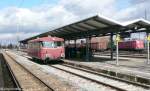 Der Bayernbahn-Schienenbus 798 522 machte am 28.2.14 bei einer Sonderfahrt in Nördlingen auf Gleis 5 Mittagspause. Am rechten Bildrand wartet 139 287.
