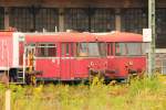 2 Uerdinger Schienenbusse warten auf bessere Zeiten vor dem Lokschuppen des ehemaligen BW Lichtenfels am 13.08.2012.