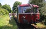 Ein Schinenbus von der ZLSM steht in Aachen-Vetschau(D) und fährt gleich nach Simpelveld(NL).
Bei schönem Sommerwetter am Nachmittag vom 11.7.2015.
Und das ist mein 4800tes Bahnbild bei http://WWW.Bahnbilder de