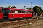 Seitenansicht auf den VT98 der ZLSM am Haltepunkt Werkplaats, bevor es weiter nach Vetschau geht. Sonntag  25.9.2016