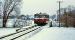 Bei Edling ist ein Solo-VT 98 im Februar 1986 von Wasserburg nach Ebersberg unterwegs