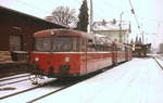 Ein 798 steht im Februar 1986 abfahrbereit nachhttp://www.bahnbilder.de/bilder/thumbs/tn_989414.jpg Aschau im Bahnhof Prien 