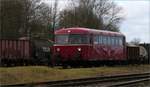 Er fährt wieder, der Schienenbus der ZLSM ist aus dem Winterschlaf erwacht. Hier zu sehen am Bahnhof in Simpelveld (NL) bei der Einfahrt. Szenario vom 05.März 2017. 