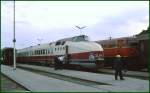 DR Vindobona 175 005-8 von Wien ber Prag nach Berlin wartet in Gmnd auf die Weiterfahrt nach Ceske Velenice. (Archiv 09/75)