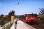 Der aus Arnsdorf kommende 772 135-0 hat im Mai 1993 den provisorischen Endpunkt Pirna-Copitz erreicht. Wegen Brückenbauarbeiten ging es zu diesem Zeitpunkt nicht weiter über die Elbe.
