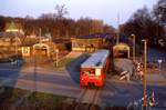 772 125 und 972 725 verlassen am 14.04.1995 als N4078 den Bahnhof Finkenkrug in Richtung Brieselang.