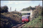 171011 ist hier am Ortsrand von Eilsleben als T 10479 am 16.9.1990 um 16.09 Uhr nach Blumenberg unterwegs. Die Kursbuchstrecke Eilsleben - Blumenberg 316 hat seit 2002 keinen planmäßigen Personenzug Verkehr mehr.