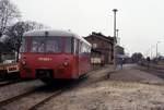 Eine Ferkeltaxe und zwar 771003 stand am 4.10.1994 auf dem Stumpfgleis im Bahnhof Hohenwulsch.