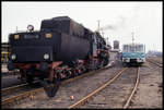 528134 und 771004 am 10.04.1994 im Bahnhof Salzwedel.