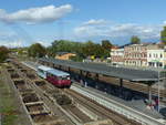 Fahrzeugsammlung Pester 972 771-0 + 772 312-5 als DPE 8512 zum TBw Staßfurt, am 28.09.2019 in Staßfurt.