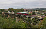 Historisches Eisenbahnwochenende im Mansfelder Land    Erwartet von Dutzenden Fotografen, befahren 772 132-6 (DR VT 2.09.232) und 772 171-4 (DR VT 2.09.271) auf dem Rückweg nach Klostermansfeld