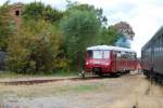 172 003 ist als Zubringer zwischen Bahnhof und Museum Stafurt unterwegs, 20.09.08