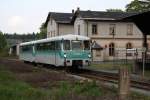 Der letzte Zug des ersten Fahrtag der Erzgebirgischen Aussichtsbahn steht mit 772 367-9 und 772 312-5 im Bahnhof Scheibenberg zu Abfahrt bereit.