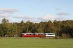 Am 09.10.2011 waren die Ferkelktaxen der Ergebigischen Aussichtsbahn fr dieses Jahr das letzte mal unterwegs. Hier ist die Garnitur noch auf Scheibenberger Flur in Richtung Markerbach unterwegs.