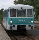 Am 11 August 2012 waren wir mit der Ferkeltaxe (772 155-8) auf der Wisentatalbahn - Schnberg/Vogtland - Schleiz/West unterwegs.

Mit Tempo 20 ging es durch das Tal der Wisenta von Schnberg/Vogtl. (Sachsen) nach Schleiz-West (Thringen)

Fr die runden 16 Kilometer brauchte unsere Ferkeltaxe gute 45 Minuten.

2006 wurde der Personenverkehr und 2008 der Gesamtverkehr still gelegt. Seit Dezember 2011 ist die volle Streckenlnge wieder befahrbar.

Vielen Dank an das Personal und den TF (der auch Besitzer dieses Schmuckstckes ist) fr die ausgiebigen Gesprche.