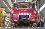 LVT 172 132-3 des Unternehmens Köstner Schienenbusreisen hier auf der Rad Unterflurdrehbank beim Tag der Offenen Tür  5 Jahre Ice Werk Leipzig  im Werk  19.11.2014 