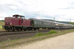 07. Juni 2011, V100 1041 der NeSa (DB 211 041) überführt den SVT 137 856 Bauart  Köln  des Fördervereins Diesel-Schnelltriebwagen (SVT) e.V. Berlin zur Ausstellung Wasser-Straße-Schiene-Luft nach Friedrichshafen am Bodensee. Aufnahme in Küps