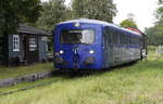 686 002 ist mit dem Fahrradwagen der Verdener Eisenbahnfreunde in Stemmen eingetroffen.