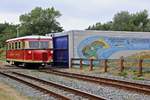 Wismarer Schienenbus T1 der Borkumer Kleinbahn am neuen Deich am 10.07.2018.