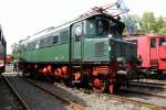 23.08.2008. Br E04 01 vor dem 22 stndigen Ringlokschuppen, im Bahnbetriebswerk Lu.-Wittenberg (Frderverein BERLIN-ANHALTISCHE EISENBAHN). Aufgenommen am ersten Bahnaktionstag (23.und 24.8.2008).