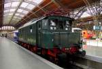 DR E04 01 auf dem Museumsgleis in Leipzig Hbf; 09.06.2011