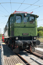 E16 07 auf der Drehscheibe des Bw Freilassing. 14.08.2016

Hersteller: Krauss-Maffei (mrchanischer Teil), Brown Boveri (elektrischer Teil
Fabriknummer: 8172 (Krauss-Maffei), 5045 (Brown Boveri)
Baujahr: 1927
Erst-Bw: Freilassing
Betreibernr. z.Z.d. Aufnahme: E16 07
ursprüngl. Fahrzeugnr.: E16 07
Umzeichnungen: 116 007-6 (01.01.1968)
z-Stellung (DB): 05.02.1974
Ausmusterung (DB):  01.05.1974