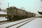 Im Winterfahrplan 1977/78 beförderten die letzten 116 an Samstagen in einem eintägigen Umlauf Nahverkehrszüge zwischen Rosenheim, Grafing und Freilassing, hier verläßt 116