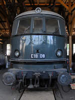 Die 1936 gebaute Elektrolokomotive E 18 08 war Anfang Juni 2019 im Europahaus des Bahnparkes in Augsburg zu sehen.