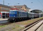 E 18 047 verlsst mit dem Sonderzug nach Grokorbetha am 03.07.10 den Hbf Halle(S).