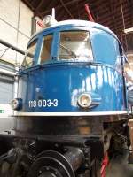 E 18 003 - mit Stilaugen und Puffertrgervorsatz.