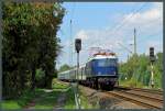 Mit einem Sonderzug von Gieen nach Dresden fhrt E18 047 am 24.08.2013 durch Dresden-Stetzsch.