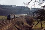 118 016 war neben 110 047 die einzige, die bis zum Schlu ihre ursprnglichen Lampen behielt. Aufnahme zwischen Mhren und Treuchtlingen im April 1980.