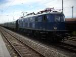 Die Blaue Wrzburger E18 047 kam am 27.Juni 2009 mit dem Strtebeker-Sonderzug von Ilmenau nach Bergen/Rgen.Die Lok fuhr im Abschnitt Halle(Saale)-Bergen/Rgen und auch auf der Rcktour.Der Zug fuhr