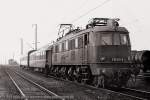 218 019 steht im Bild am 12.12.80 nach einer Messfahrt mit dem Geruschmesswagen des Institutes fr Eisenbahnwesen (IfE) Halle/Saale in Pratau.