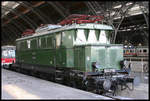 Als Museumslok und Ausstellungsstück stand E 44046 am 27.2.2005 in der Halle des HBF Leipzig.