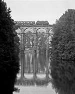 144 017 auf dem Enzviadukt in Bietigheim-Bissingen (18.8.1980)