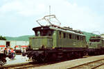 Ellok 144 081-7 (DB) bei einer Lokausstellung am Beginn der Geislinger Steige vor dem Bahnhof Geislingen (26.06.1983)