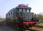 E44 143 (244 143-4) des Thringer Eisenbahnvereins zu Gast im Museums-BW Leipzig-Plagwitz, zur Saisonerffnung der Leipziger Eisenbahnfreunde am 11.04.2009.