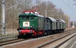 E 44 044 zieht den Pendelzug Dessau - Bitterfeld am 02.04.11 durch Jenitz.