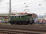 DB Museum E44 012 am 16.06.17 beim Sommerfest in Koblenz von einen Gehweg aus fotografiert