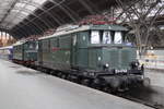 DR E44 046 (97 80 8144 046-0 D-DB) am 02.01.2024 auf dem Museumsgleis 24 in Leipzig Hbf.