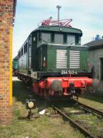 E-Lok  244 143-4 der Deutschen reichsbahn im ehem. Bw Weimar, Veranstaltung Mai 2003