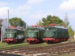 Ein Stelldichein der Baureihe 244 (ex E 44), gebaut bei Henschel vor mehr als 60 Jahren: 244 103, 244 105 und 244 143 im Freigelnde des ehem. Bw Weimar - 09.10.2005
