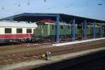 E44 002 hat einen Platz unter dem neuen Dach in Koblenz-Lützel gefunden, sodass die Lackierung besser erhalten bleibt. 
(Fotografiert aus dem ET25 bei einer Sonderfahrt; 29.03.2014)